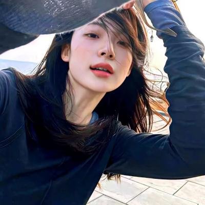 龙纹身的女孩